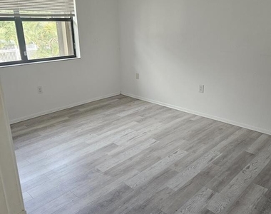 10069 Nw 4th Street - Photo Thumbnail 9