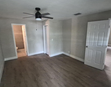 198 Se 27th Court - Photo Thumbnail 11
