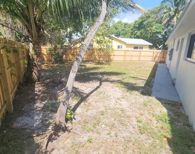 198 Se 27th Court - Photo Thumbnail 16