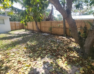 198 Se 27th Court - Photo Thumbnail 15