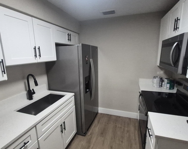 198 Se 27th Court - Photo Thumbnail 7