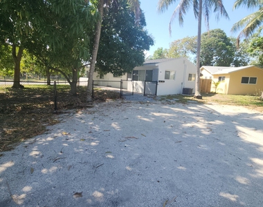198 Se 27th Court - Photo Thumbnail 4