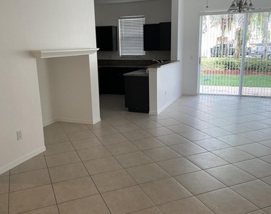 401 Rainbow Springs Terrace - Photo Thumbnail 3