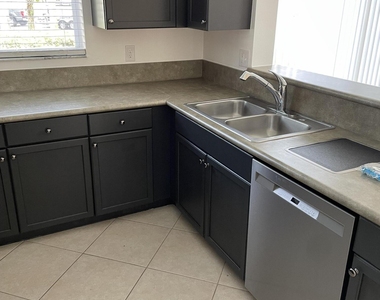 401 Rainbow Springs Terrace - Photo Thumbnail 7