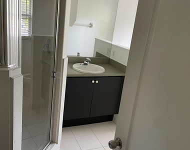 401 Rainbow Springs Terrace - Photo Thumbnail 13
