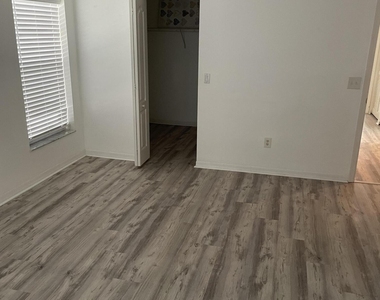 401 Rainbow Springs Terrace - Photo Thumbnail 11