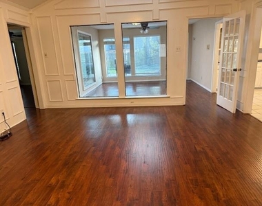 6918 La Manga Drive - Photo Thumbnail 2