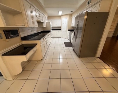 6918 La Manga Drive - Photo Thumbnail 8