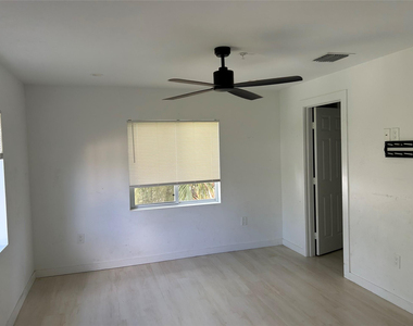 1117 Ne 5th Avenue - Photo Thumbnail 4