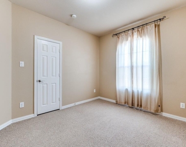 4652 Phillip Drive - Photo Thumbnail 18
