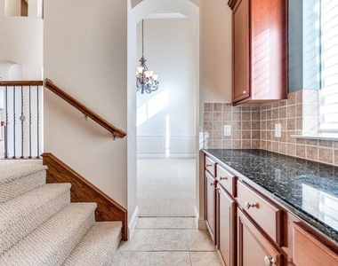 4652 Phillip Drive - Photo Thumbnail 13
