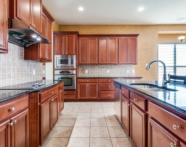 4652 Phillip Drive - Photo Thumbnail 4