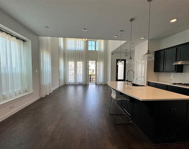 358 Somerville Drive - Photo Thumbnail 3