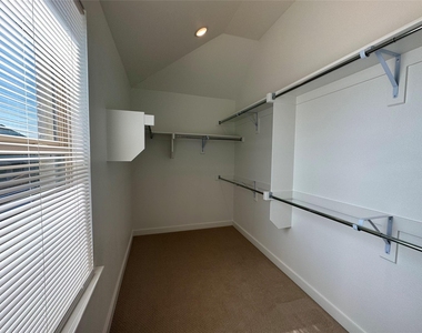 358 Somerville Drive - Photo Thumbnail 16