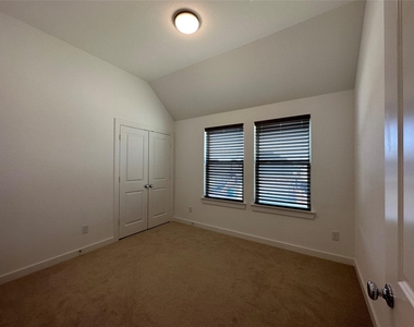 358 Somerville Drive - Photo Thumbnail 18