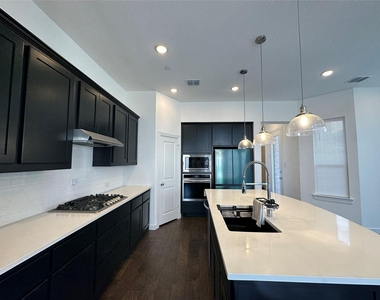 358 Somerville Drive - Photo Thumbnail 5