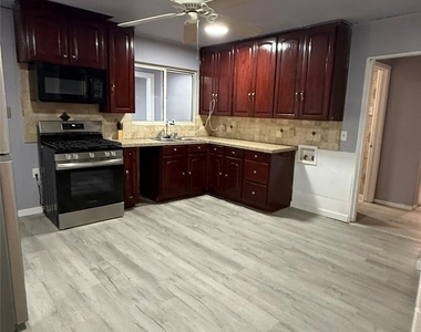 605 Biggs Terrace - Photo Thumbnail 7
