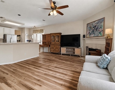 11379 Lockshire Drive - Photo Thumbnail 7
