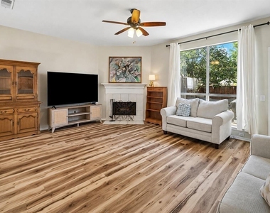 11379 Lockshire Drive - Photo Thumbnail 8