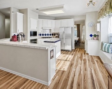 11379 Lockshire Drive - Photo Thumbnail 10