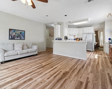 11379 Lockshire Drive - Photo Thumbnail 6