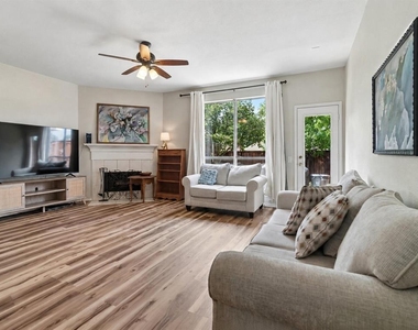 11379 Lockshire Drive - Photo Thumbnail 4