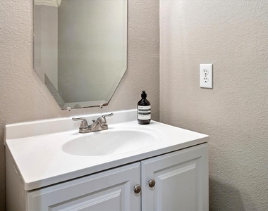 11379 Lockshire Drive - Photo Thumbnail 15