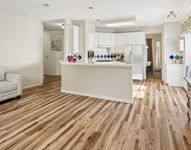 11379 Lockshire Drive - Photo Thumbnail 9
