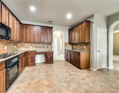 9304 Regal Oaks Drive - Photo Thumbnail 7