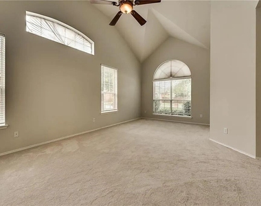 9304 Regal Oaks Drive - Photo Thumbnail 12
