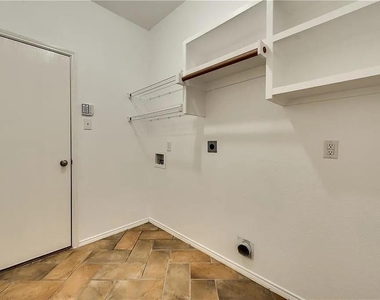 9304 Regal Oaks Drive - Photo Thumbnail 8