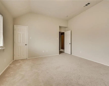 9304 Regal Oaks Drive - Photo Thumbnail 19