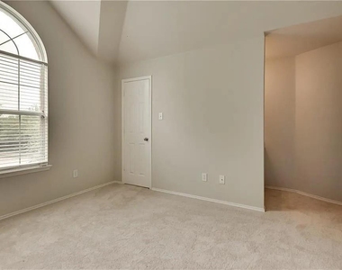 9304 Regal Oaks Drive - Photo Thumbnail 21