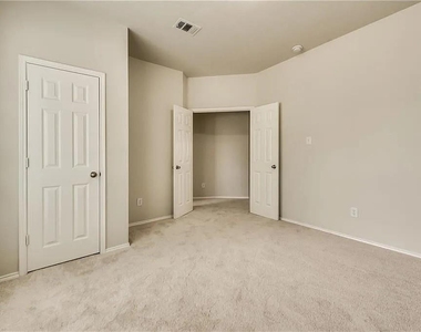 9304 Regal Oaks Drive - Photo Thumbnail 16