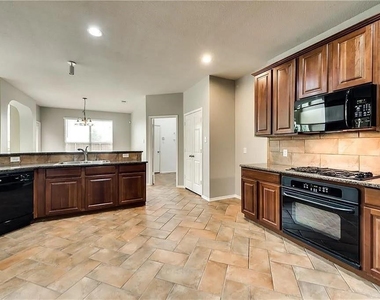 9304 Regal Oaks Drive - Photo Thumbnail 5