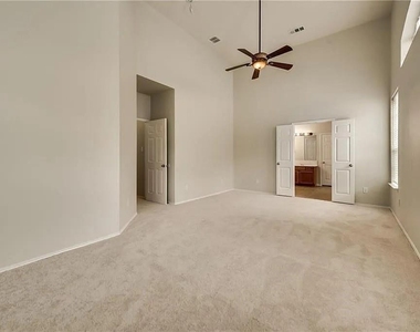 9304 Regal Oaks Drive - Photo Thumbnail 13