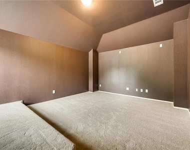 9304 Regal Oaks Drive - Photo Thumbnail 18