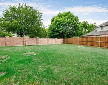 9304 Regal Oaks Drive - Photo Thumbnail 23