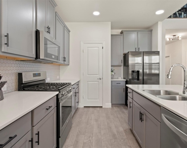 4125 Fern Loop - Photo Thumbnail 8