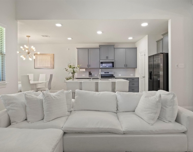 4125 Fern Loop - Photo Thumbnail 6