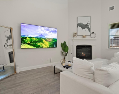 4125 Fern Loop - Photo Thumbnail 4