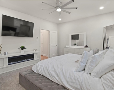 4125 Fern Loop - Photo Thumbnail 13