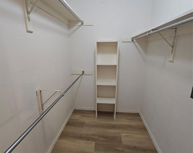 15221 Berry Trail - Photo Thumbnail 10
