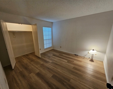 15221 Berry Trail - Photo Thumbnail 8