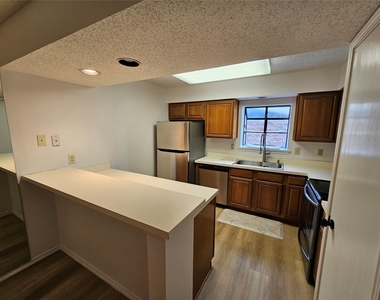 15221 Berry Trail - Photo Thumbnail 4