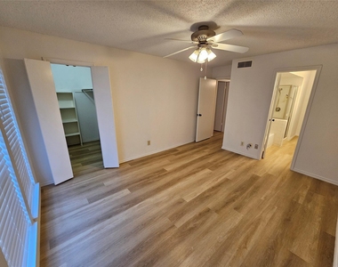 15221 Berry Trail - Photo Thumbnail 9