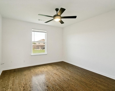 215 Silverleaf Drive - Photo Thumbnail 19