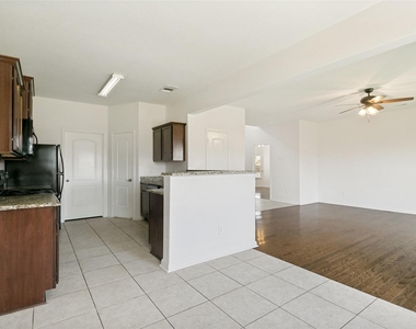 215 Silverleaf Drive - Photo Thumbnail 12