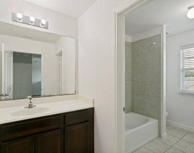 215 Silverleaf Drive - Photo Thumbnail 23