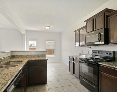 215 Silverleaf Drive - Photo Thumbnail 16